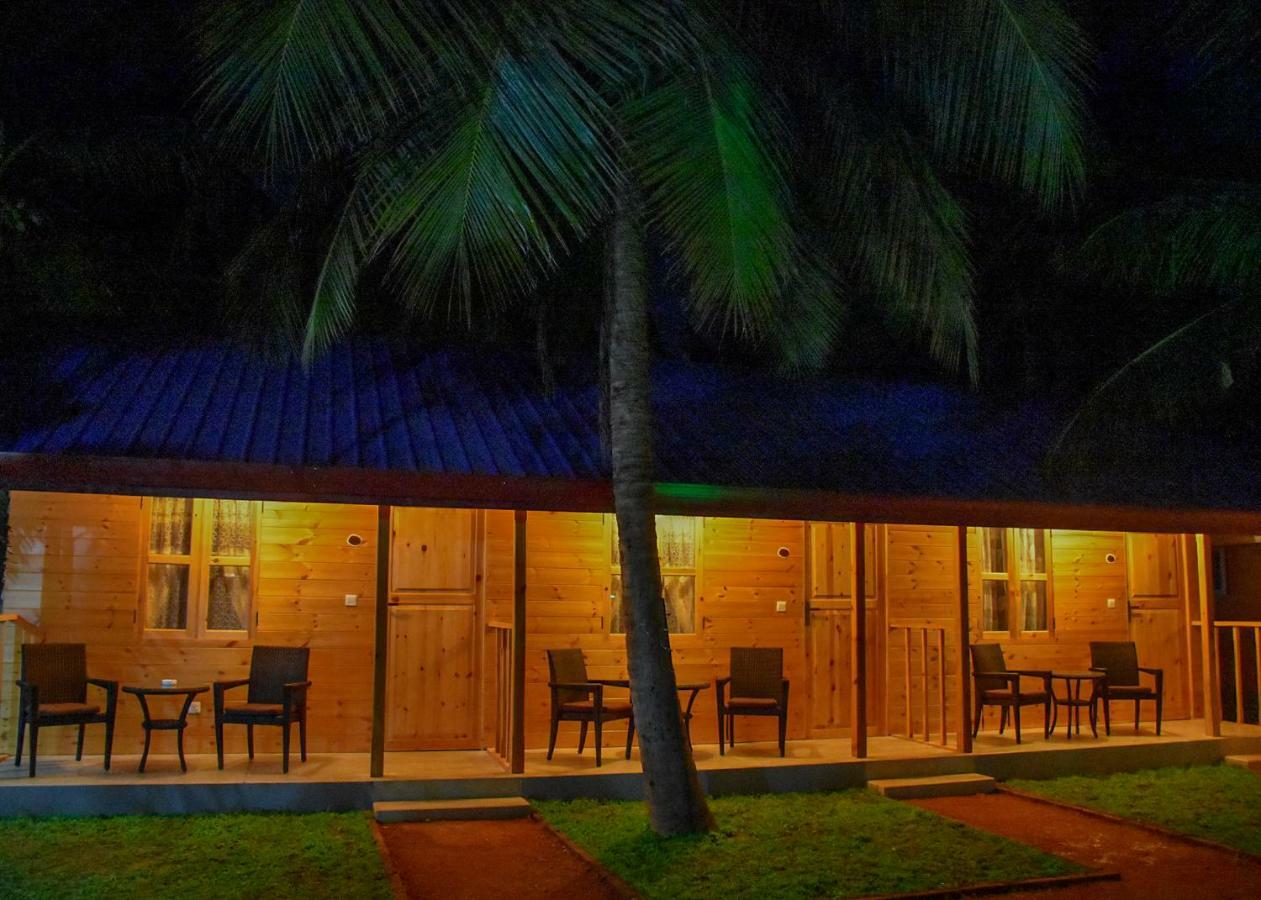 Trinco Relax Hut Hotel Trincomalee Eksteriør billede
