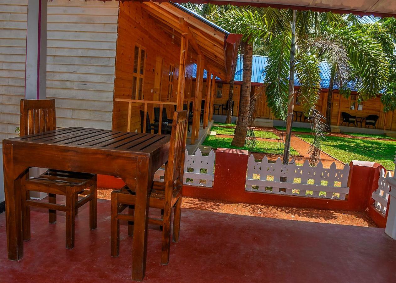 Trinco Relax Hut Hotel Trincomalee Eksteriør billede